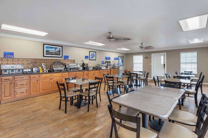 Breakfast area